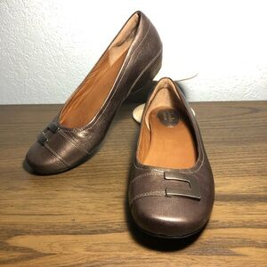 Clarks Artisan Bronze Leather Women’s Casual Slip On Flats Size 8M 31358
